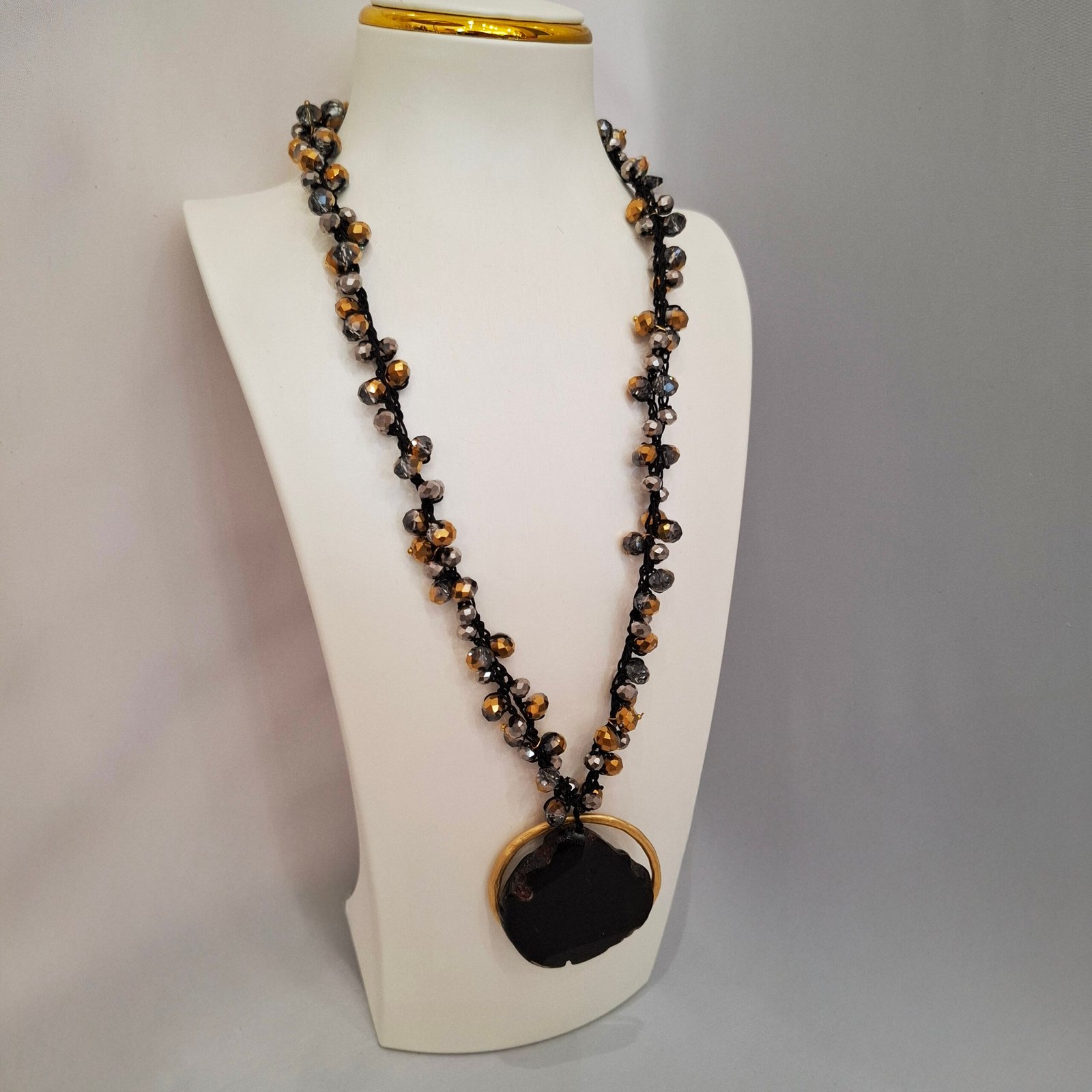 Colar de peça única